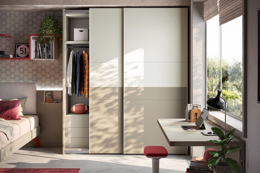 Y107, armadio scorrevole con anta profilo Strip e libreria Outline