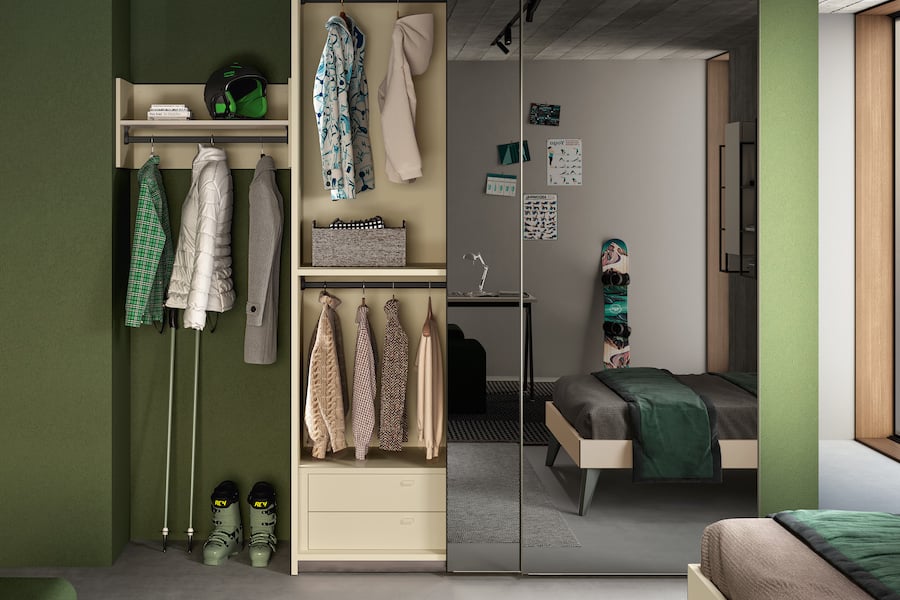 Y116, armadio scorrevole con ante a specchio e Hatbox