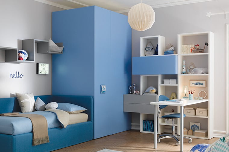 Scrivania integrata nella libreria Moretti Compact