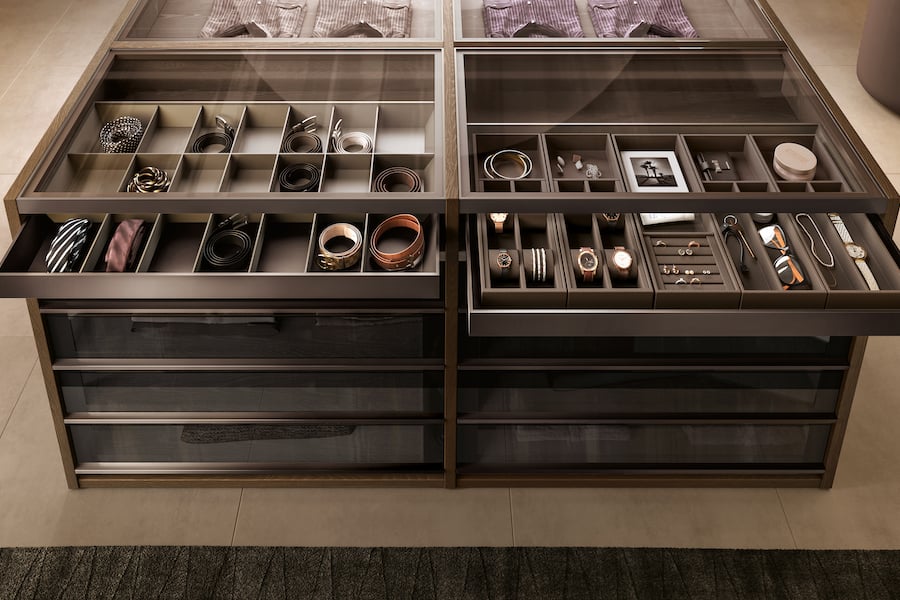 Idee funzionali ed eleganti per l'isola in cabina armadio Moretti Compact Giorno Notte